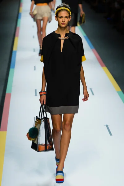 Look 38